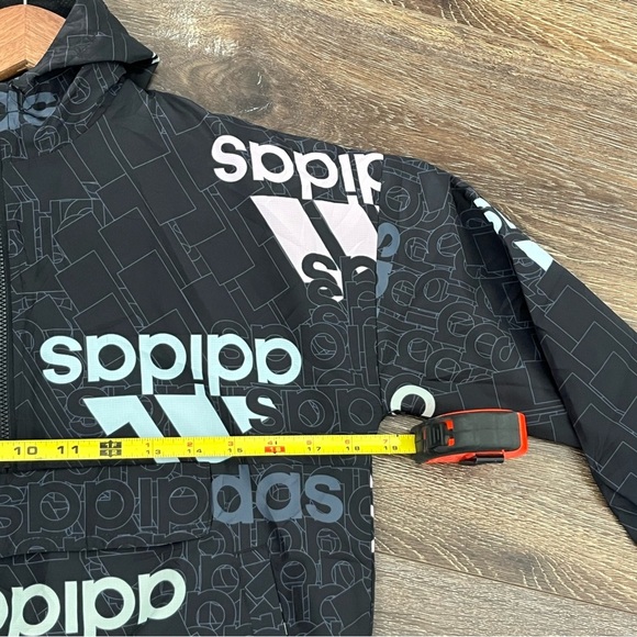 KIDS' WINDBREAKER POPOVER PULLOVER IN BLACK MULTI 7/8 - Picture 9 of 9